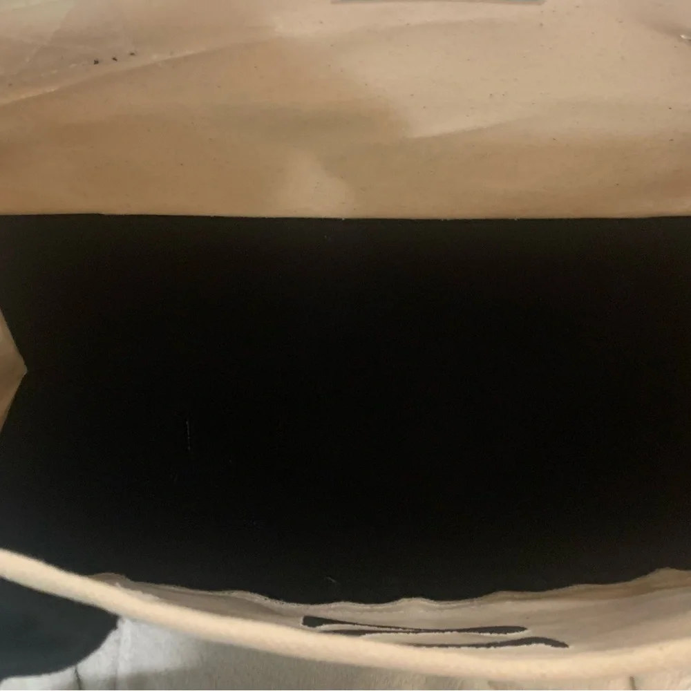 Monogrammed "S" tote bag. - Picture 3 of 3